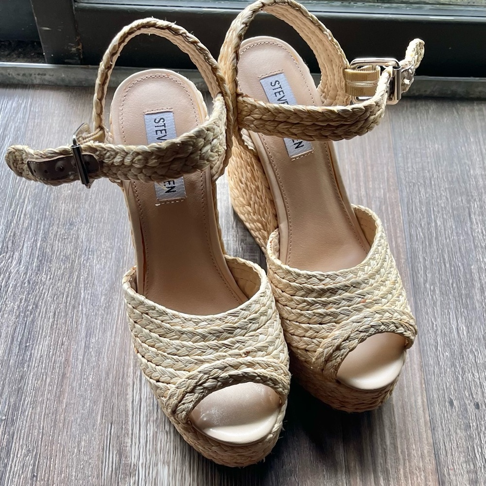 Steve Madden Raffia wedges size 6 never worn